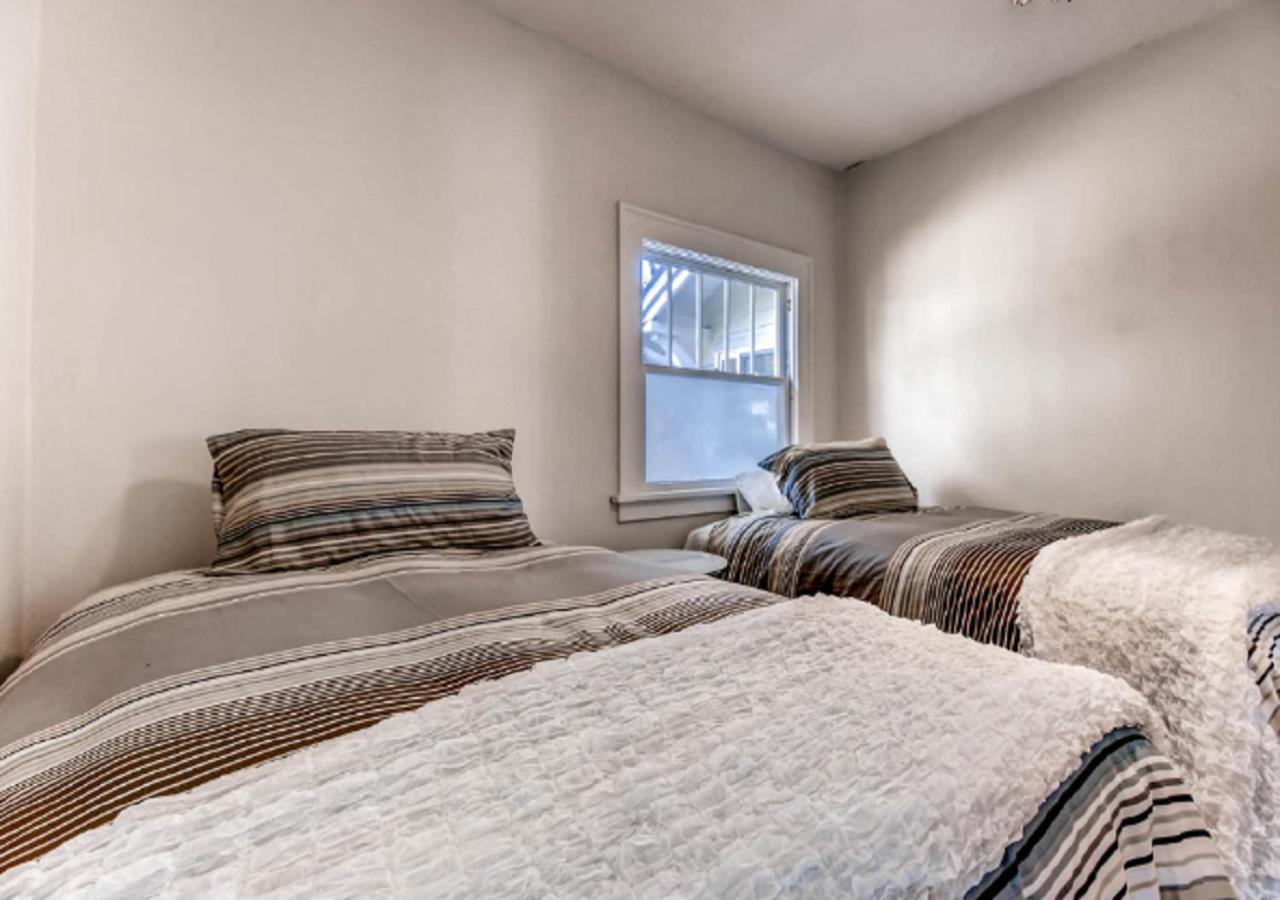 Holiday home 30 Day+ Craftsman; Stroll 2 Food & Downtown!